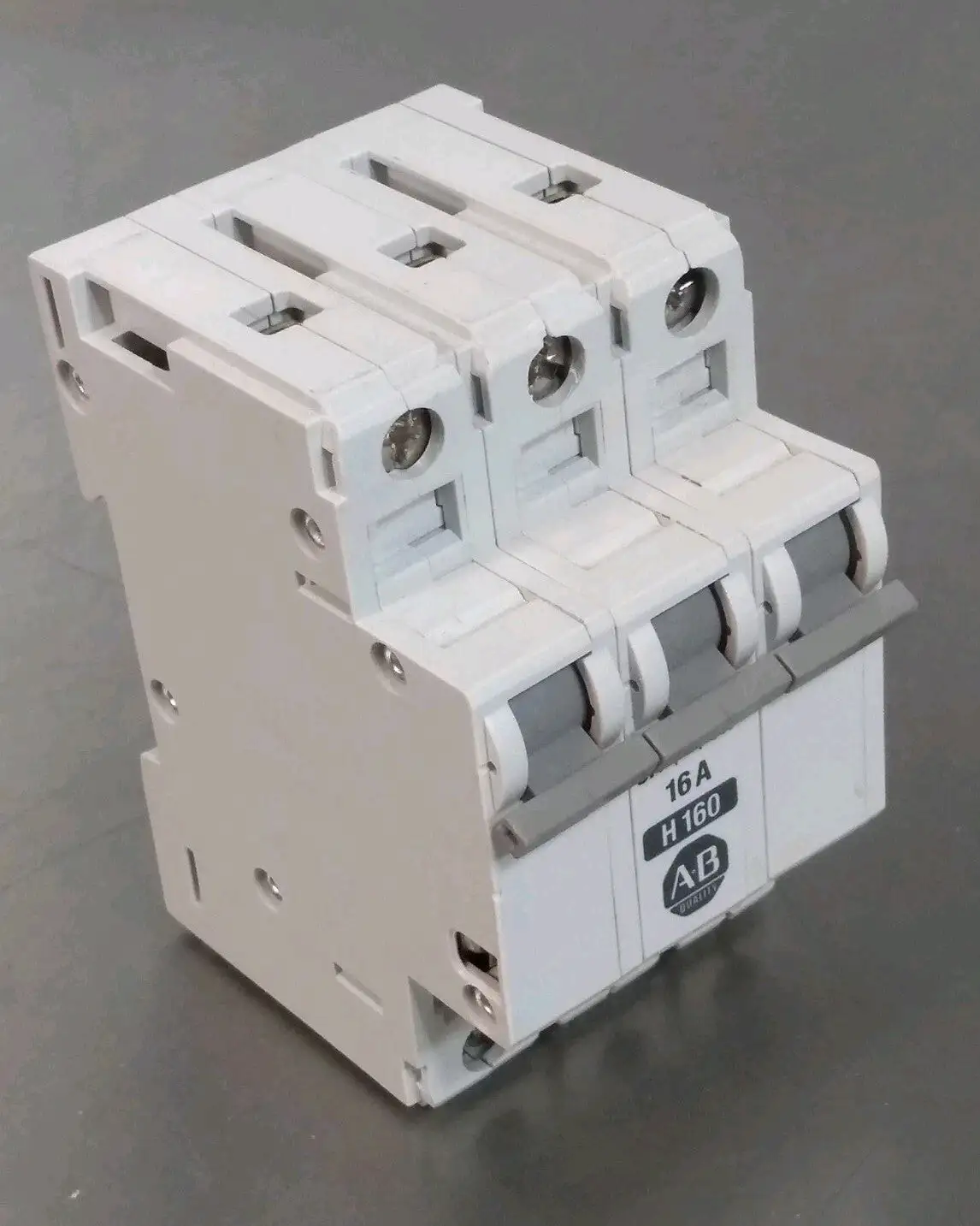 Allen Bradley 1492-CB3F3 SerB 16A Circuit Breaker Loc4E41