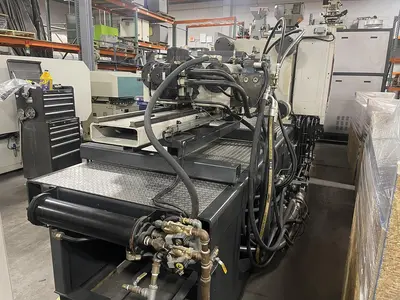 USED 2002 MILACRON M T 310-22