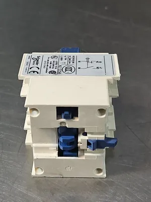 Telemecanique LADT2 Time Delay Block 0.1-30s loc4B11