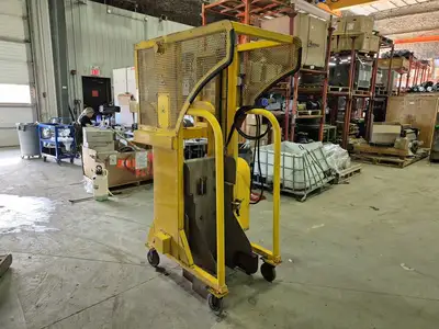 Mobile Bin Lifter