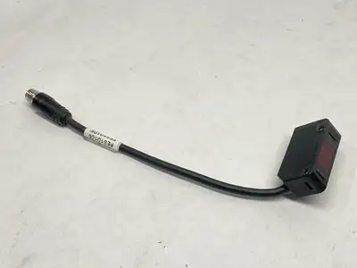 PZ-M62P | Keyence  Built-In Amplifier Photoelectric Sensor Square Retro-Reflective - Used
