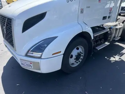 USED 2022 VOLVO VNR42T300