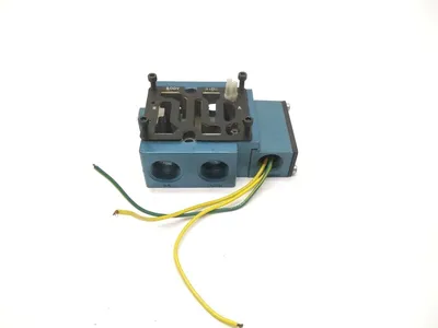 USED MAC VALVES DUAL CYLINDER MANIFOLD FOR SOLENOID VALVES