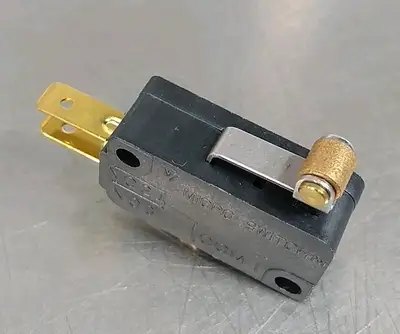Honeywell V7-7B17D8-201 Micro Switch (LOT OF 2) Loc4E19
