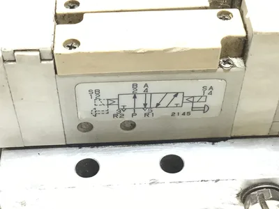 Koganei F10T1-CPL3 Hydraulic Directional Control Valve W/manifold block (Set of 2)