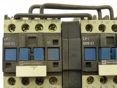 Telemecanique LP2D0901 Reversing Contactor With Overload 3 Ph 7.5Hp 20A 600V