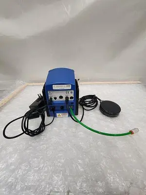 NORDSON EFD LLC EFD ULTIMUS DISPENSER 7002003 WITH EFD 2422-1 FOOT PEDAL