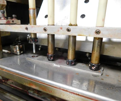 USED FOUR PISTON  HEATED HOT POUR FILLER 4 PISTON HOT POUR