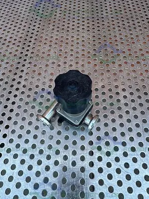 USED ITT PURE FLO 3- WAY 316L DIAPHRAGM VALVE W/ 1/4" TO 1/2" SANITARY FITTING