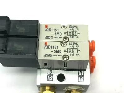VV4QD15-02N3T VDQ1151-5MO | SMC VV4QD15-02N3T Manifold Base w/ VDQ1151-5MO Solenoid Valves - Used