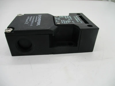 Schmersal AZ-16-03ZVKRK-M16 New, open box Safety Switch