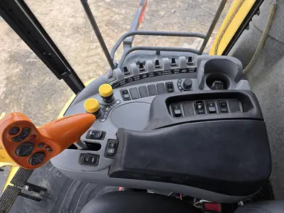 USED 2009 NEW HOLLAND CR9060
