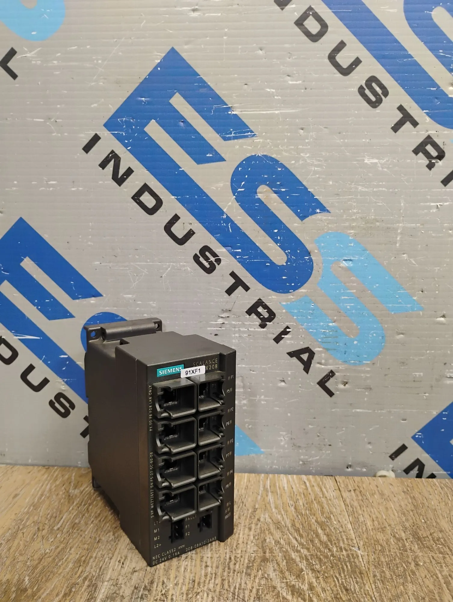USED SIEMENS 1P6GK5208-0BA10-2AA3