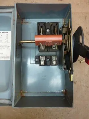 USED SQUARE D H221AWK