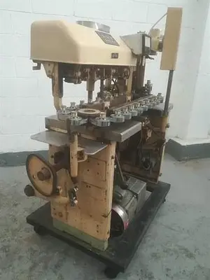 Arenco model GAB Metal Tube Filler & Sealer