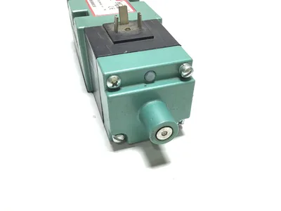 USED NUMATICS 🔩 MODEL: NUMATICS 554SS6006000030 — ENGINEERED FOR PRECISE PNEUMATIC CONTROL.