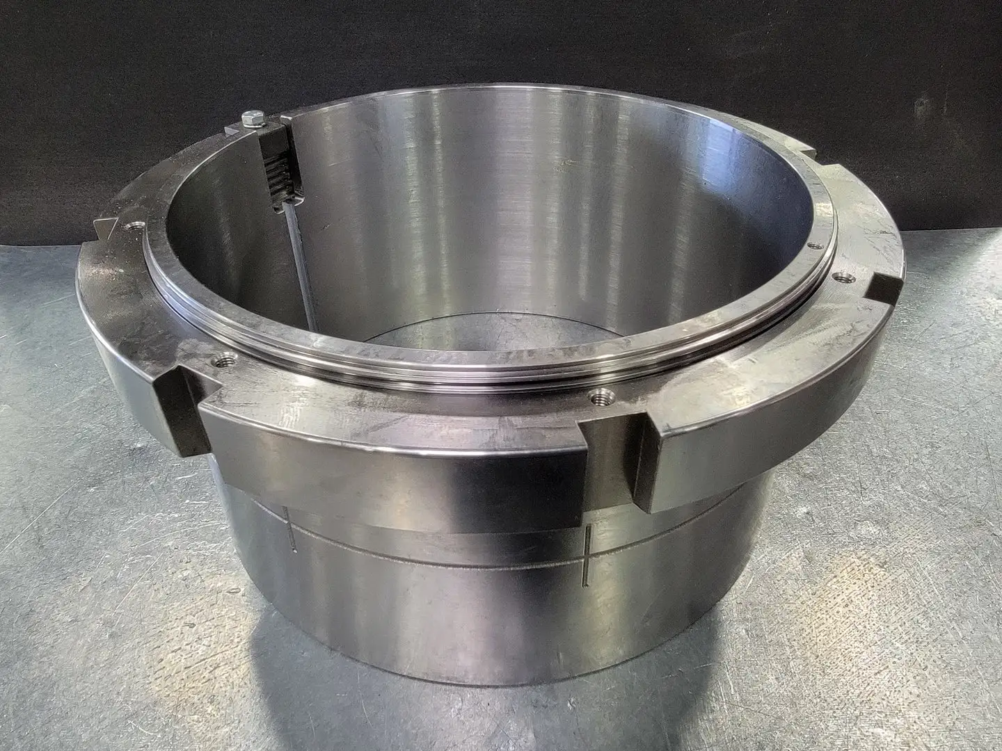 Bearing Adapter Sleeve No. HOH3068, 320mmx187mmx45mm