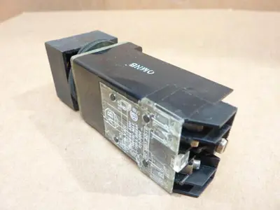 USED ALLEN BRADLEY 800MB-X016S AMBER
