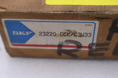 NEW SKF 23220 CCK/C3W33  SPHERICAL ROLLER BEARING STK CC137