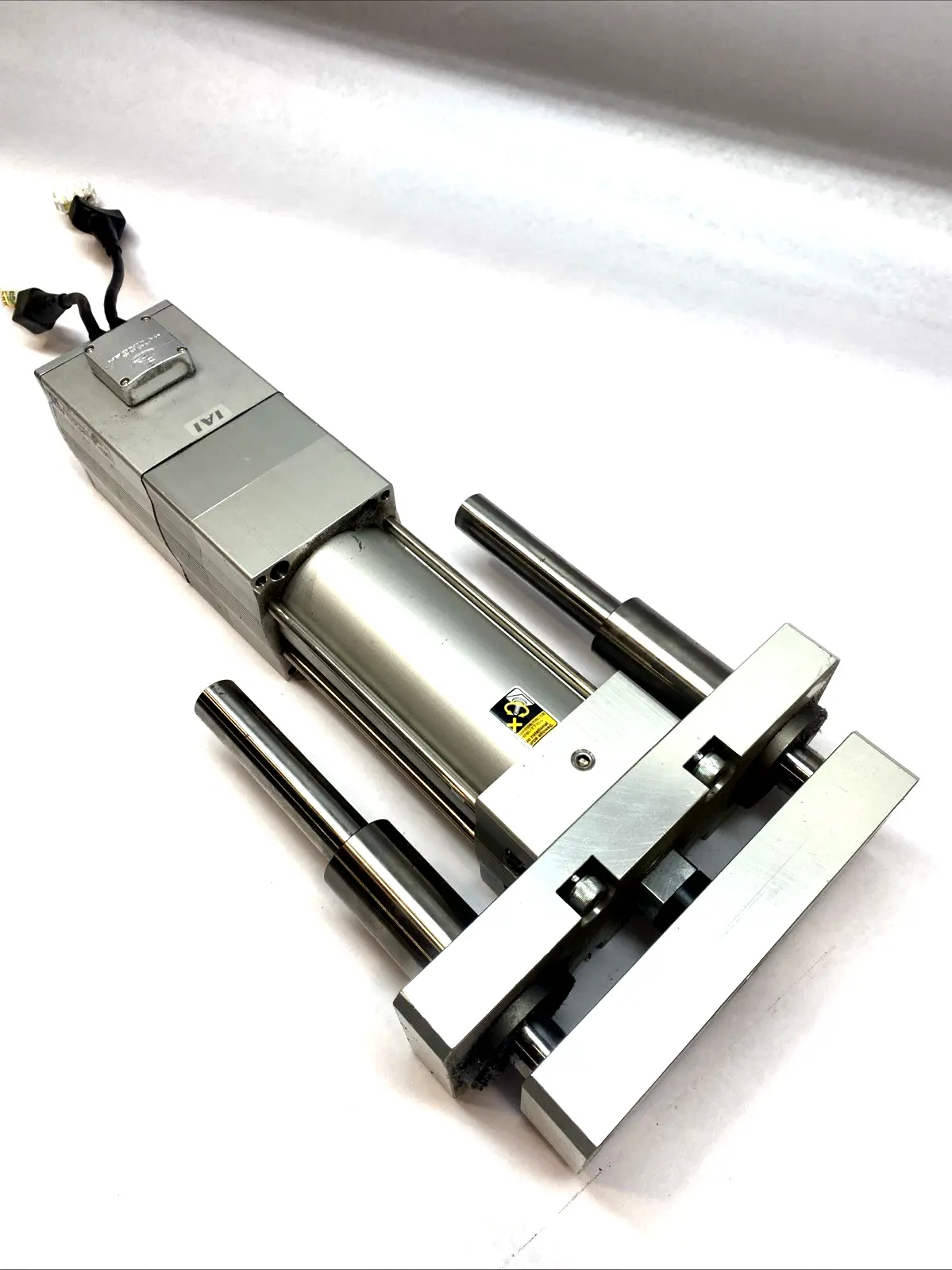 Used IAI ROD TYPE ELECTRIC ACTUATOR W/ BRAKE Linear Actuators | Maverick Industrial Sales #1102249