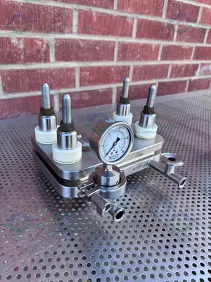 USED MILLIPORE PELLICON STAINLESS STEEL TFF CASSETTE HOLDER W/ GAUGE