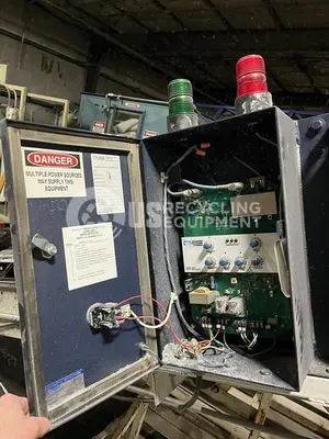 USED ADVANCE DETECTION SYSTEMS MODEL 9400 METAL DETECTOR & INFEED CONVEYOR