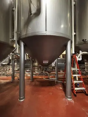 2010 MUELLER 8,300 GALLON Stainless Steel Tanks | Perry Equipment (3)