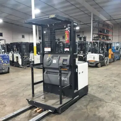 USED 2016 CROWN SP3510-30