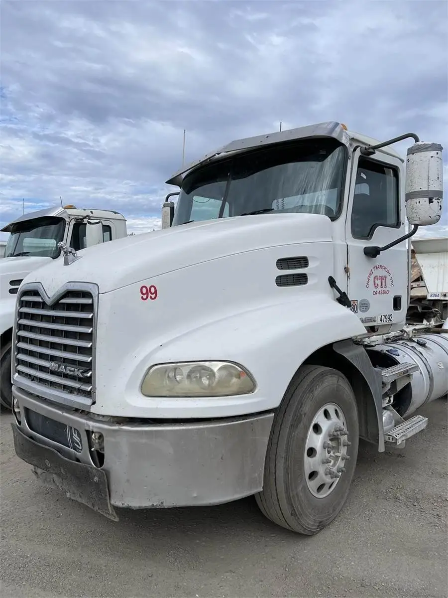USED 2011 MACK PINNACLE CXU612