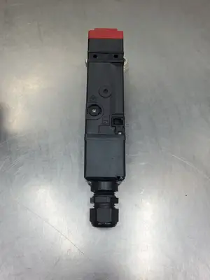 USED Omron D4SL-N4VFG Guard Lock Safety-Door Switch, 24VDC