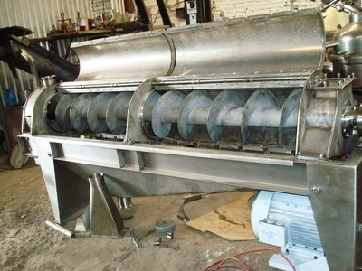 NEW: Brown 303 clone double screw pulper/finisher presses, SS.