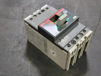 40 Amp, 3 Pole, 480-600Y/347 volts Circuit Breaker