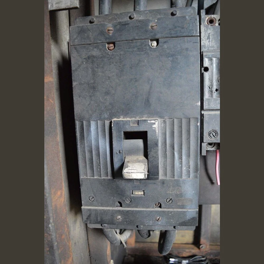 General Electric 800 Amp Breaker