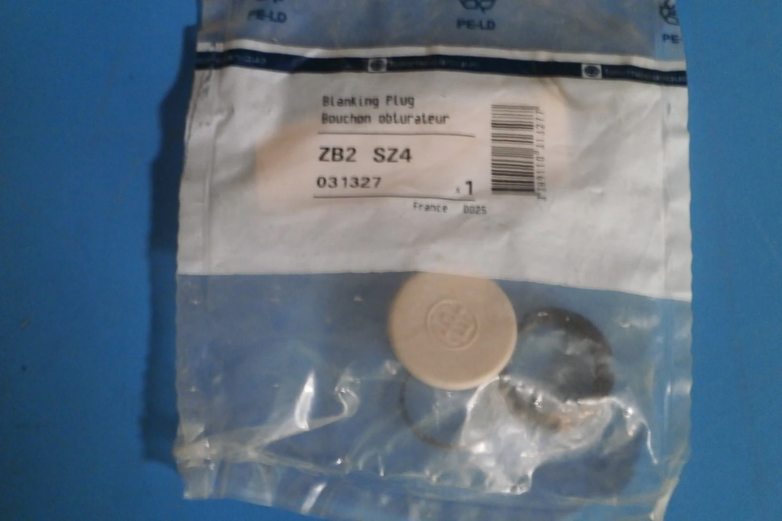 NEW TELEMECANIQUE BLANKING PLUG