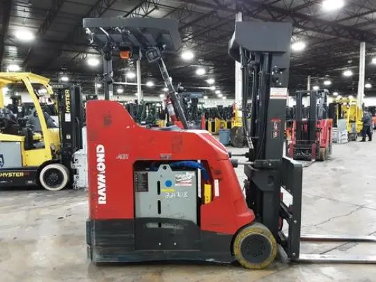 Used 2022 RAYMOND 425-C50QM 3-Wheel Stand up Electric Counterbalance Forklifts Ohio US | Russell Equipment #724766