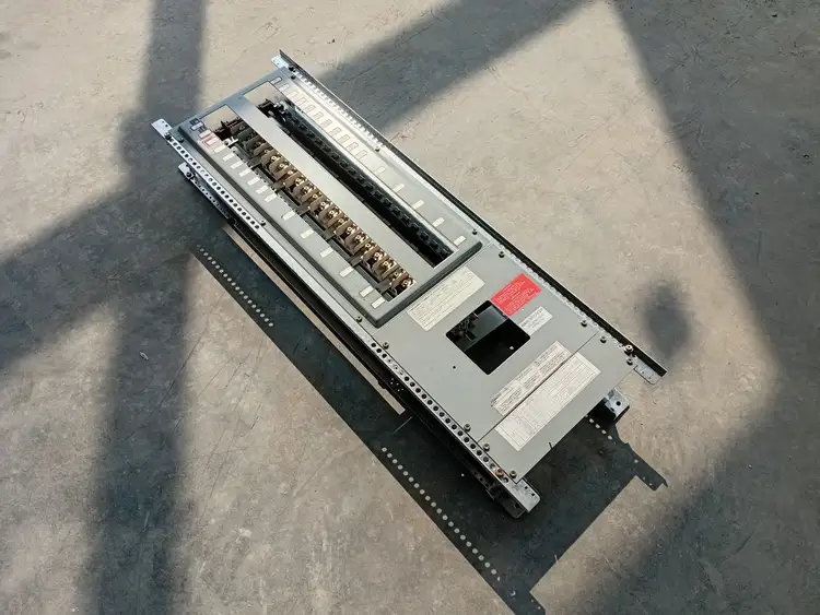 Used 2002 CUTLER-HAMMER POW-R-LINE 1A Switchgears British Columbia CA | Lenmark #1430118