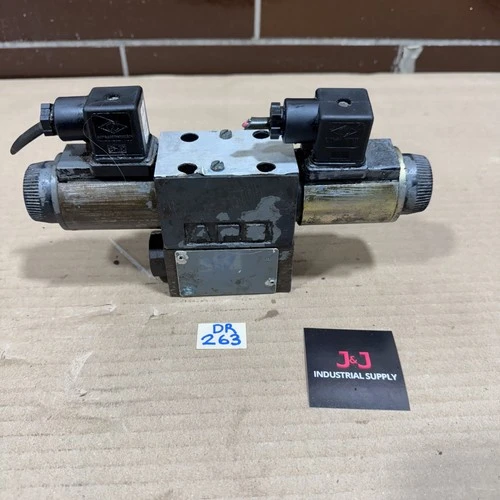 Used Vickers DG4V-3S-6C-M-U-HL7-60-EN490 Valves/Fittings | J&J Industrial Supply #499690