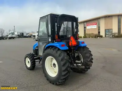 USED 2002 NEW HOLLAND TC40 TRACTOR