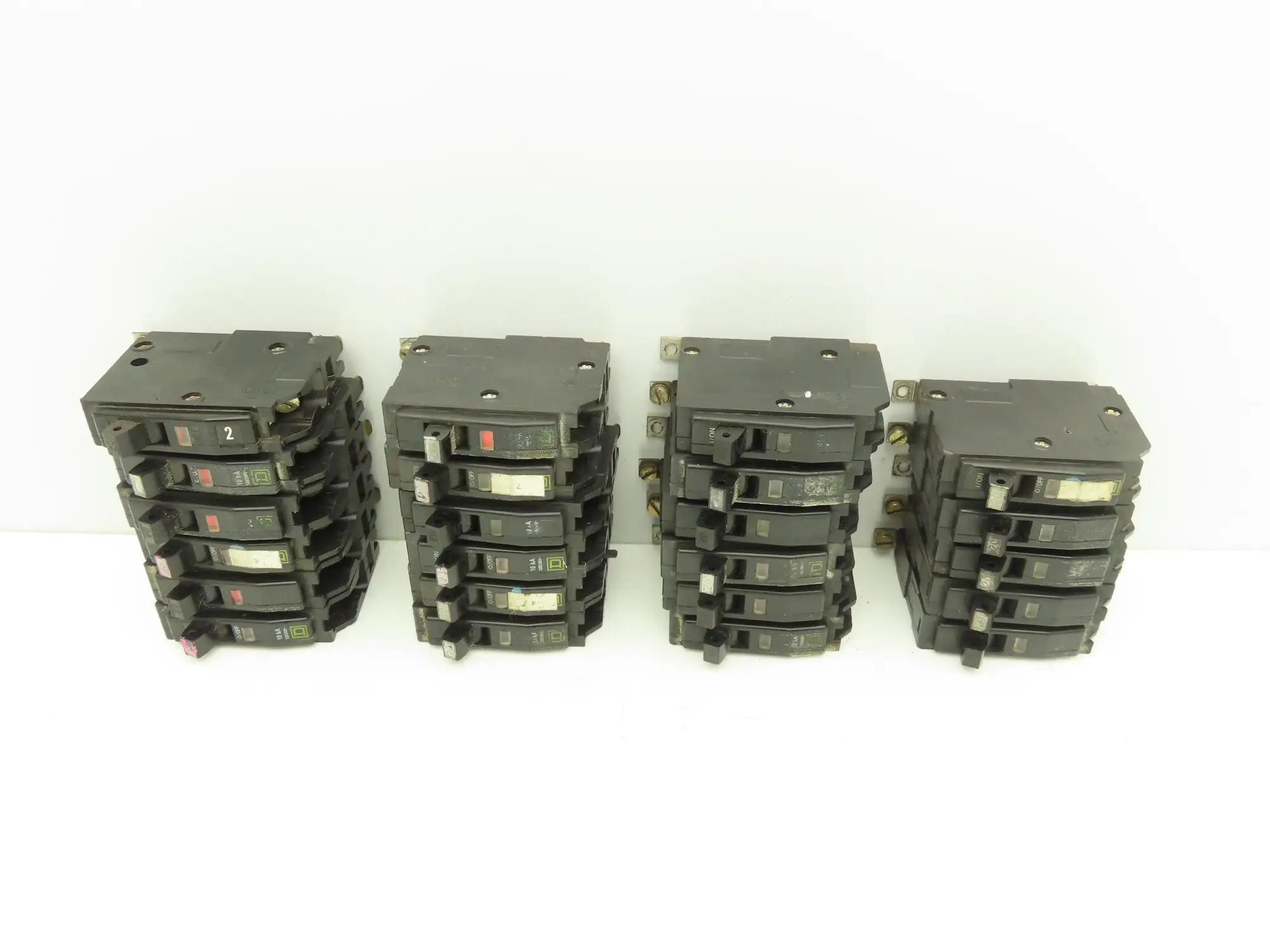 Square D QOB120  20 Amp Circuit Breaker 1-Pole 20A Bolt-On 120/240V  Lot of 23
