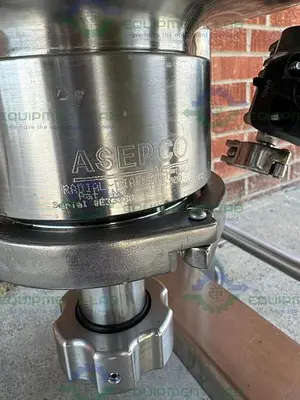 USED PURE FLO PRECISION 150 L STAINLESS STEEL JACKETED REACTOR 45 PSI W/ 0.5 HP MIXER