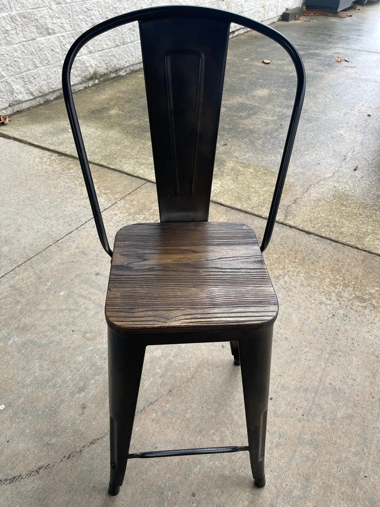 Used Dorel Used Dorel S004107 Counter Height Metal Stool Chair - SS291 Restaurant Front of House Furnishings Illinois US | Falcon Restaurant Supply #1375807