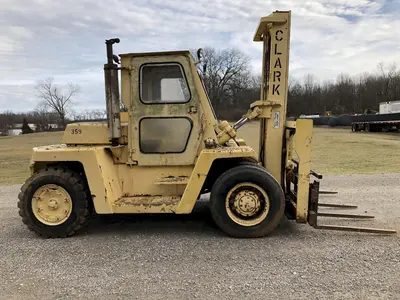 15,000 LBS CLARK PNEUMATIC TIRE DIESEL FORKLIFT: STOCK #17889