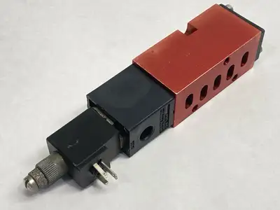 USED VERSA SOLENOID VALVE 4-WAY 110/120V