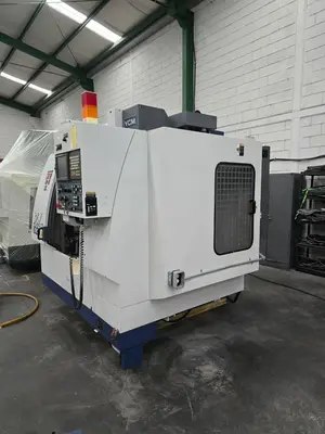 USED 2005 YCM XV-1020A