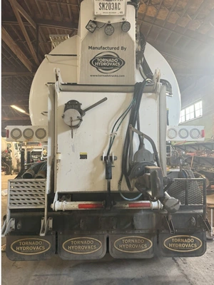 2015 TORNADO F4 Hydro Excavator | VacSource (4)