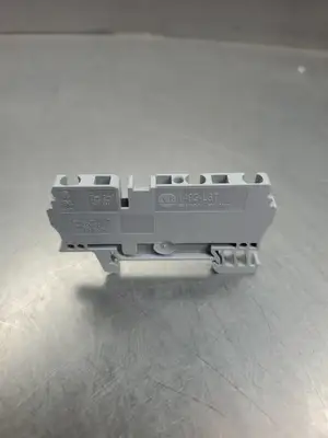 ALLEN BRADLEY 1492-L3T 800V 3-Wire Terminal. 4C-31