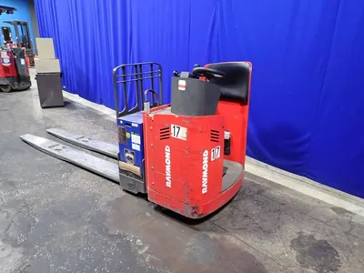 USED RAYMOND 8900