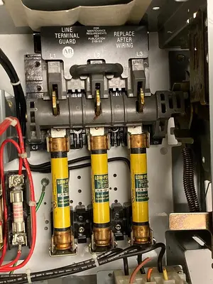 USED ALLEN-BRADLEY 2112B-BDB-6P-17-24R-41-111 Q