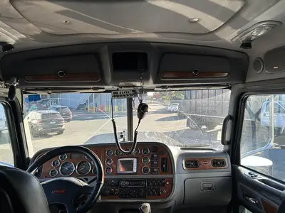 USED 2009 PETERBILT 389