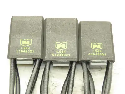 L944 Carbon Motor Brush 22mmx41mmx57mm Lot of 44